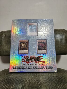 Legendary Collection Trading Card Game Box - Holographic Silver
